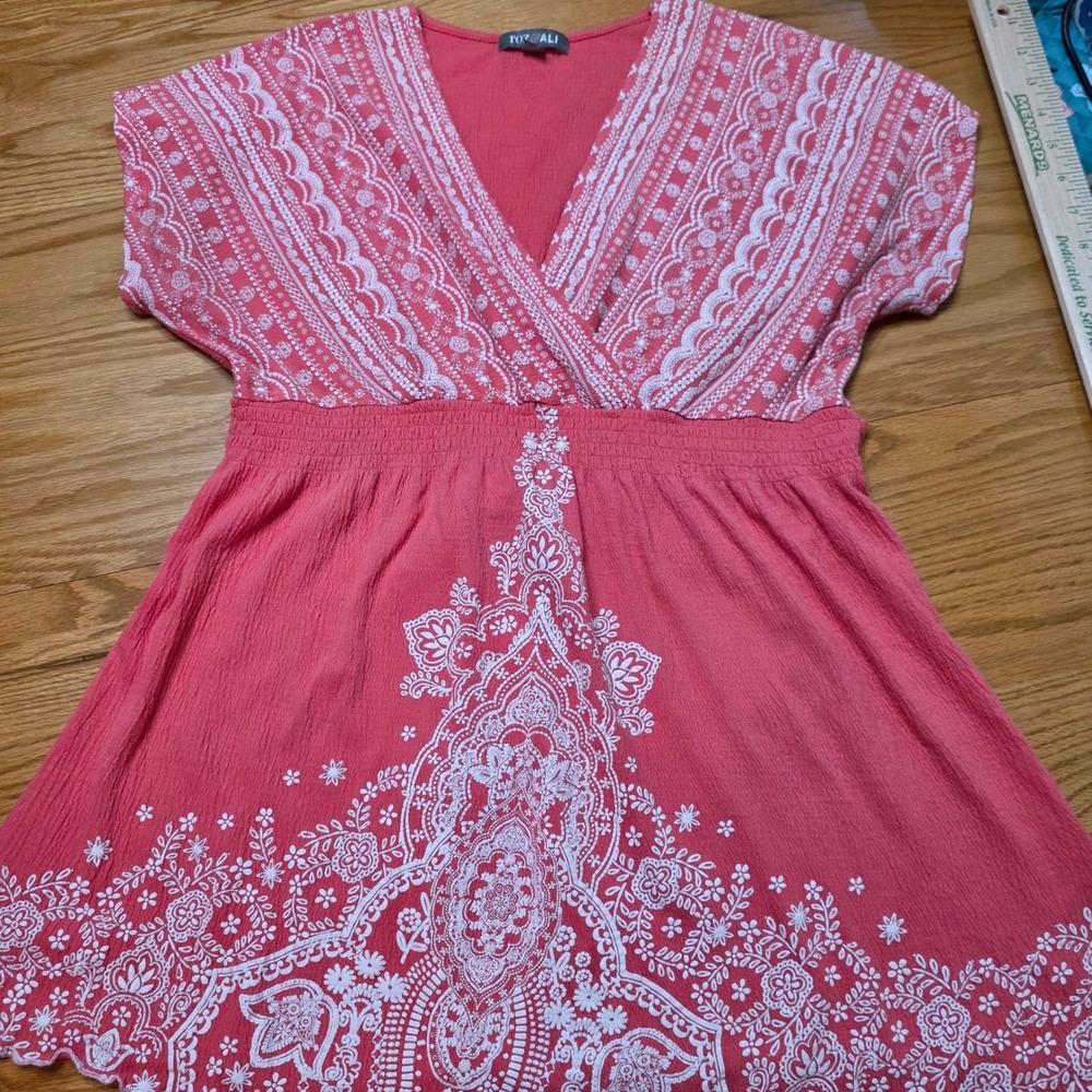 Roz & Ali Tunic Top Womens Large Coral Pink Paisley Smocked Empire Waist V-Neck